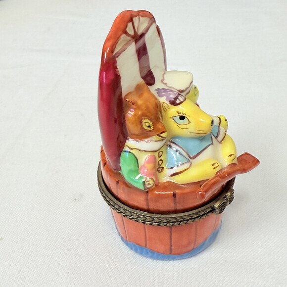 Three Mice In A Tub Porcelain Hand Painted Decorative Figurine Trinket Box - Picture 2 of 8
